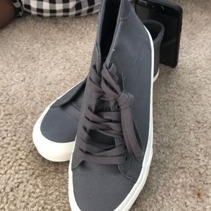 Shoes gray